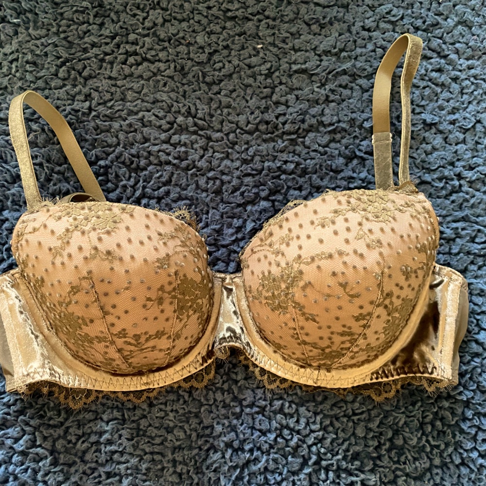 Victoria’s Secret Dream Angels lightly lined Demi bra
